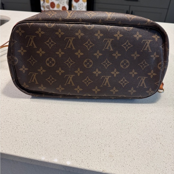 Louis Vuitton Neverfull MM Monogram Red Interior! - Picture 14 of 15